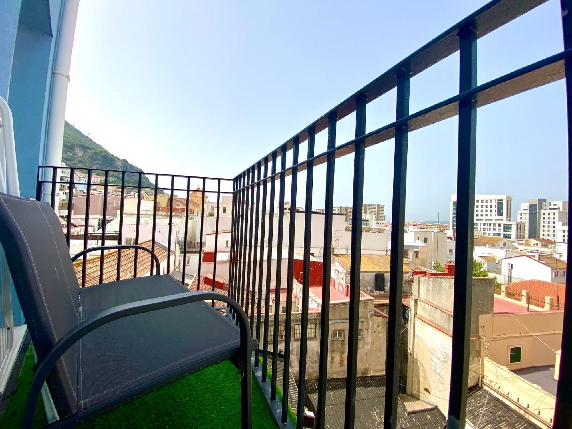 Stunning City Centre Penthouse With Private Balcony - Grand Central House Gibraltar Exterior photo