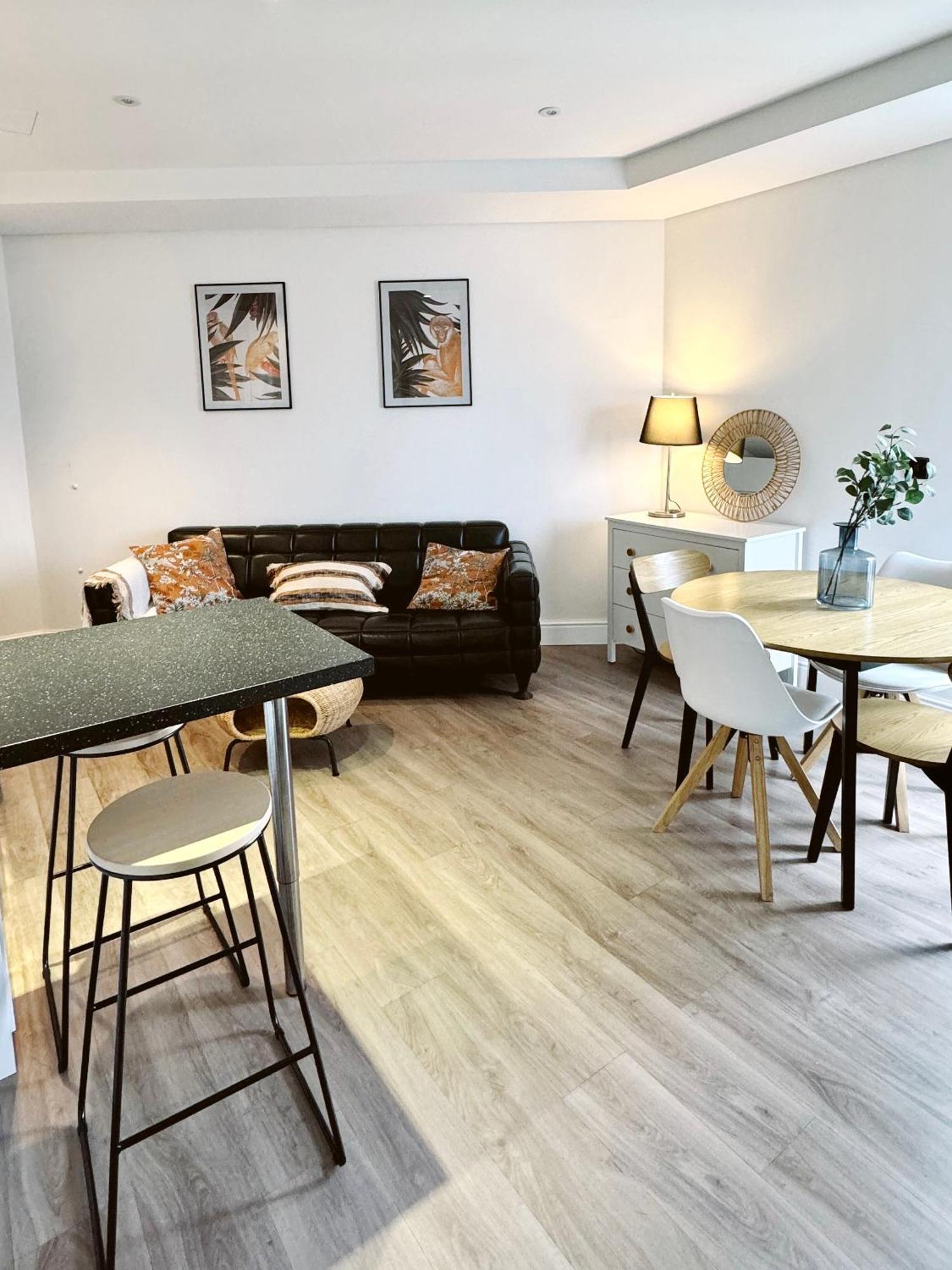 Stunning City Centre Penthouse With Private Balcony - Grand Central House Gibraltar Exterior photo